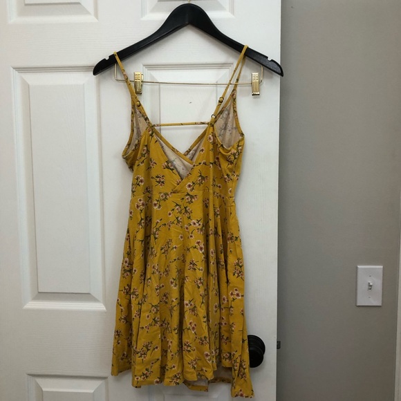 Forever 21 Floral Yellow Spaghetti Strap Mini Sundress in Small/Medium - Picture 4 of 8